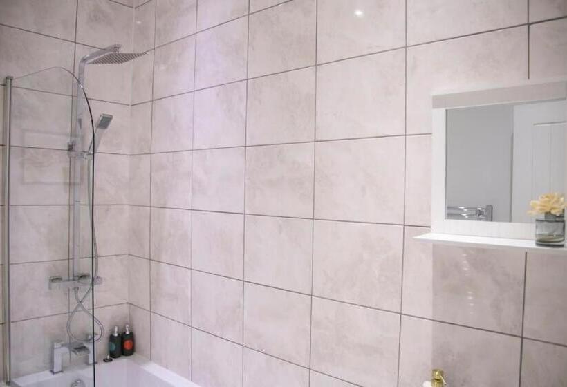 2 Bedrooms Apartment City View, Fortunae City Center Ensuite Apartments
