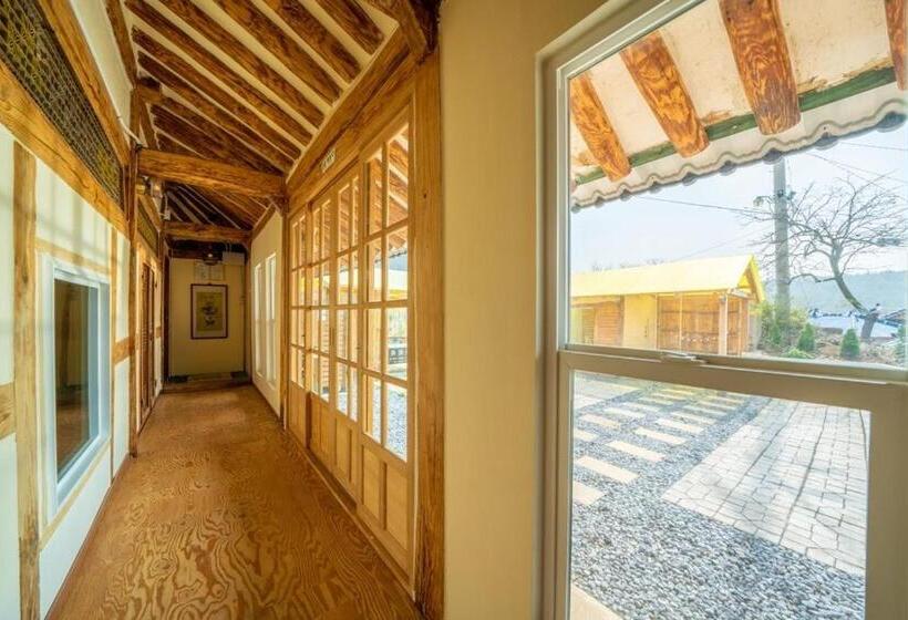 Номер Стандарт, Goheung Namsoonjae Hanok Stay