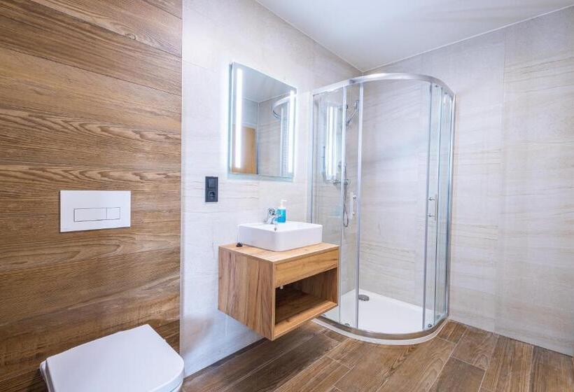四人标准间, Sporthotel Trhovky