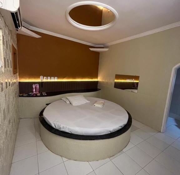 اتاق لوکس, Ellus Motel