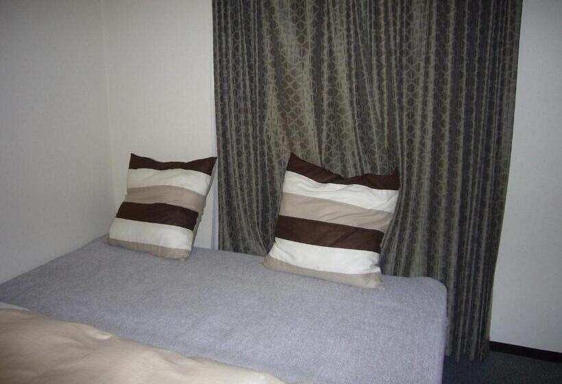 اتاق استاندارد چهار تخته, Crown Hills Nakamura