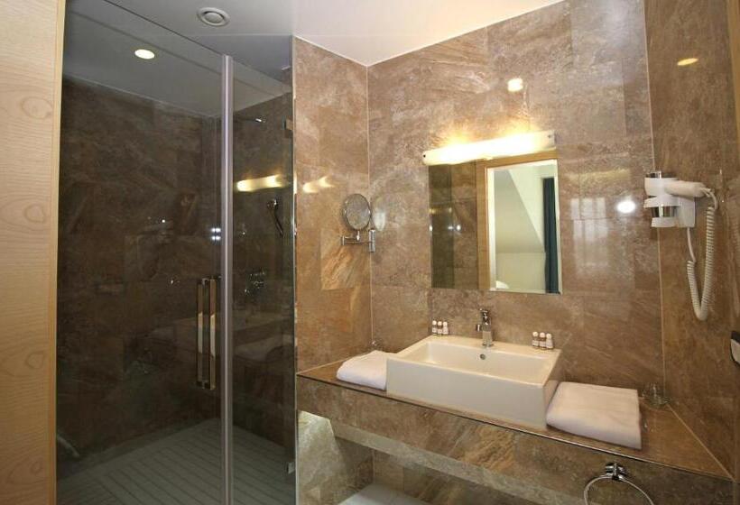 اتاق سوپریور, International Prishtina & Spa
