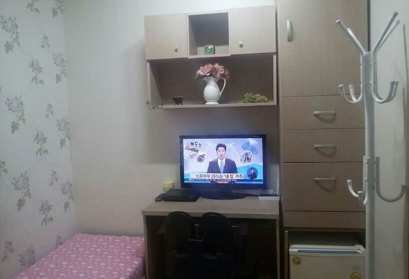 Номер Economy Индивидуальный, Jukjeon Guesthouse Iwantlivingtel