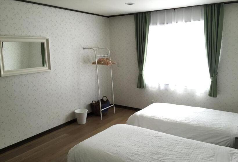 컴포트 트리플 룸, White Rose Inn