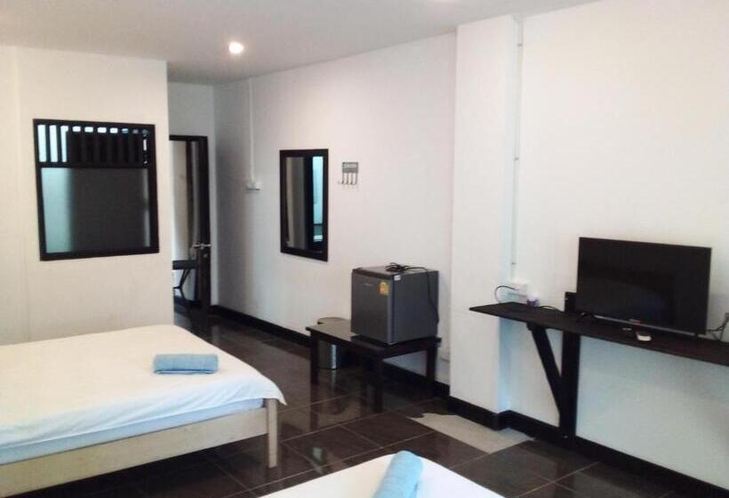 Четырехместный Номер Стандарт с Балконом, Faa Apartment