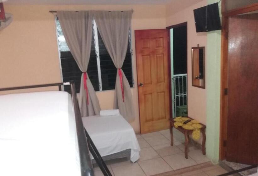 スタンダード４人部屋, Hostal San Antonio