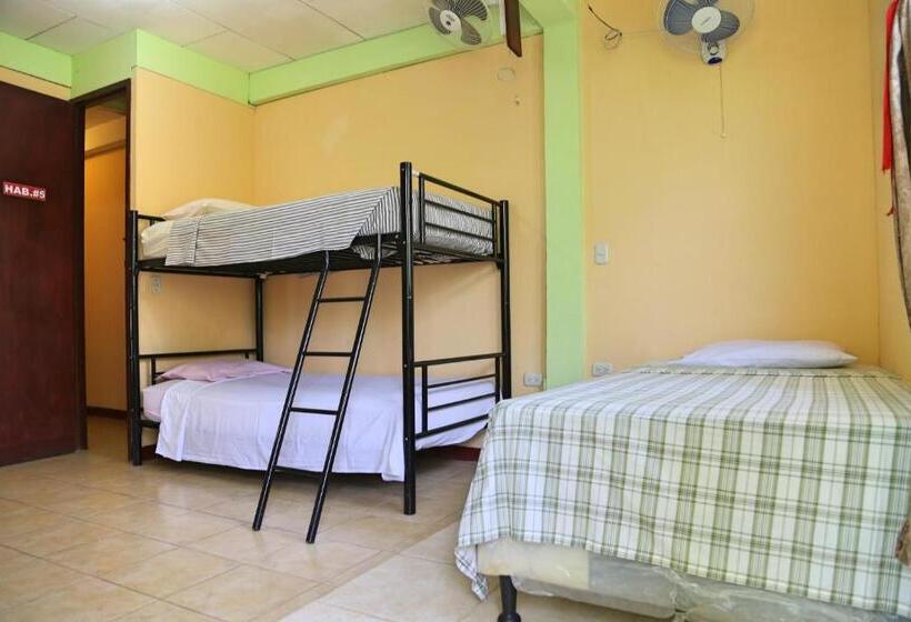 スタンダード４人部屋, Hostal San Antonio