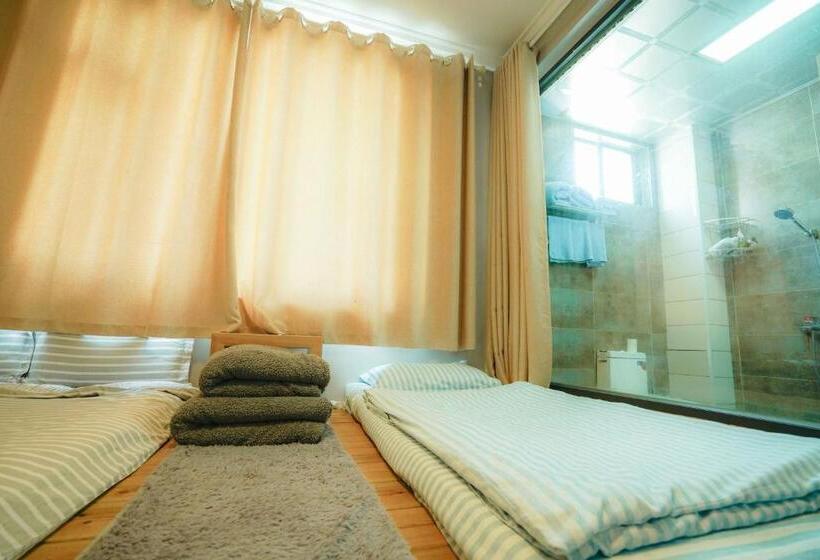 غرفة عائلية, Monster B&b