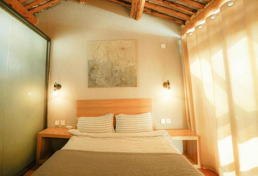 غرفة قياسية مطلة على الجبل, Monster B&b
