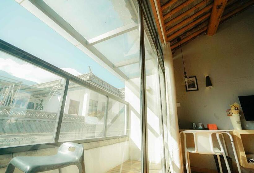 غرفة قياسية مطلة على الجبل, Monster B&b