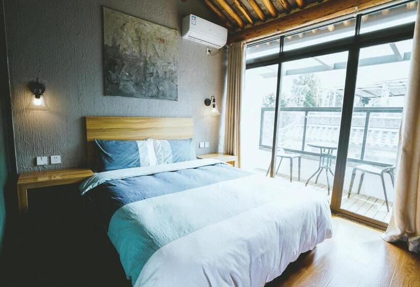 غرفة قياسية مطلة على الجبل, Monster B&b
