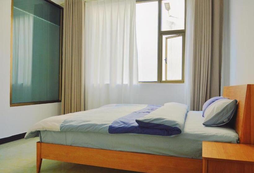 جناح غرفتين نوم, Monster B&b