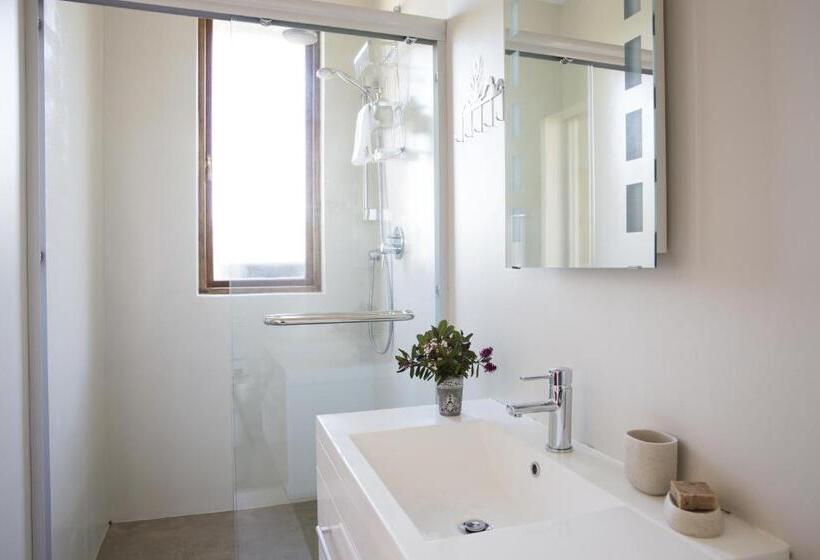 Quarto Estandar, 43 On Sandstone