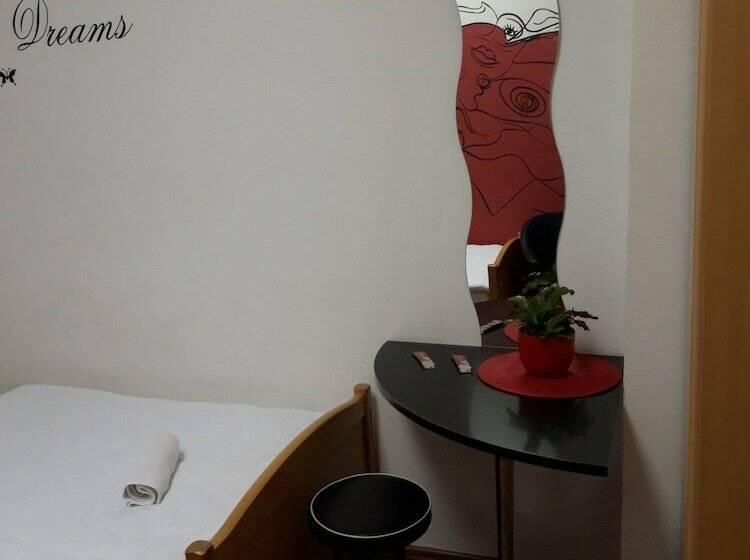 اتاق استاندارد, Hostel Chameleon