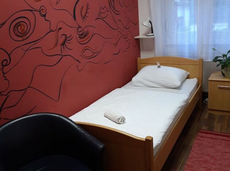 اتاق استاندارد, Hostel Chameleon