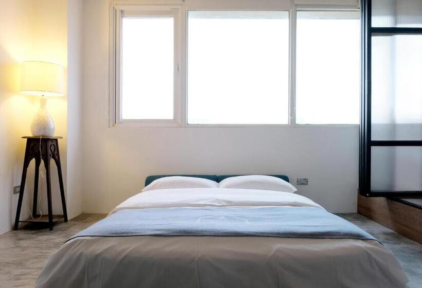 اتاق کلاسیک چهارنفره, Chill Roof