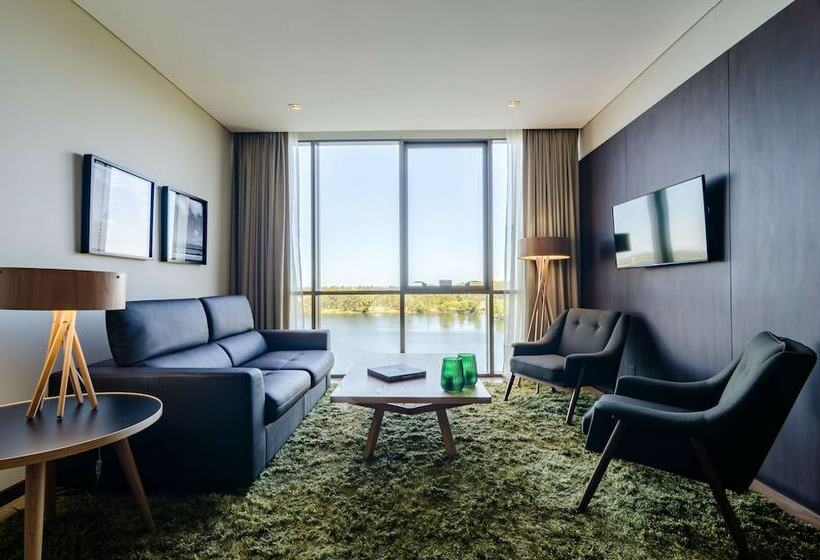 Люкс, Hampton By Hilton Montevideo Carrasco