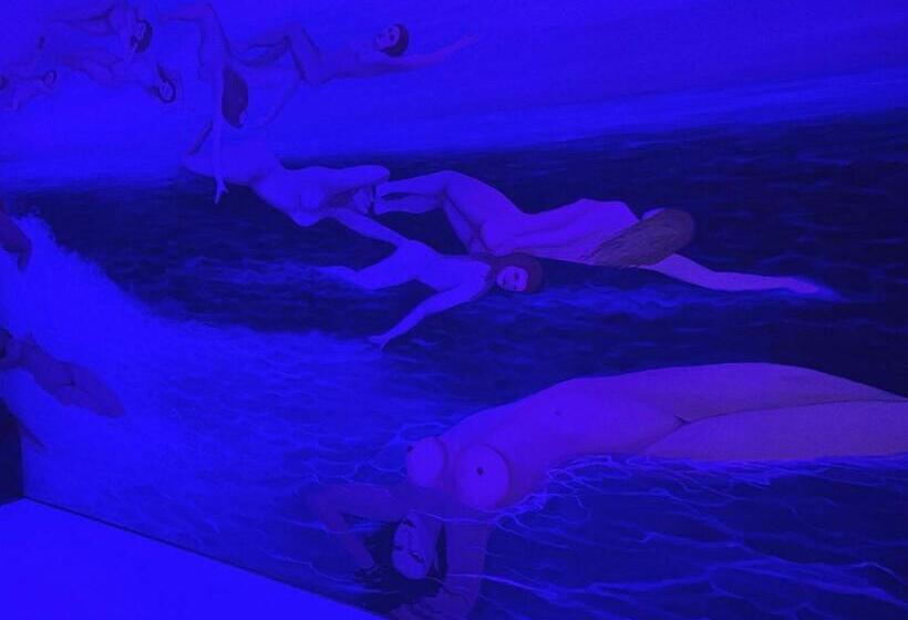 디럭스 스위트, Rosa Blu