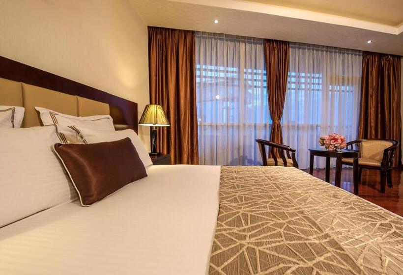 سوییت جونیور با بالکن, Grand Eliana Hotel Conference & Spa