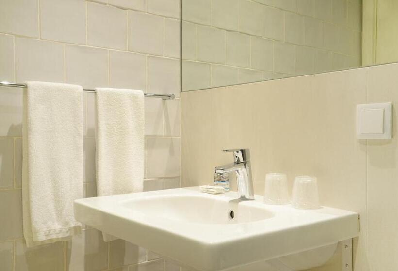 اتاق سوپریور, Spot Family Suites
