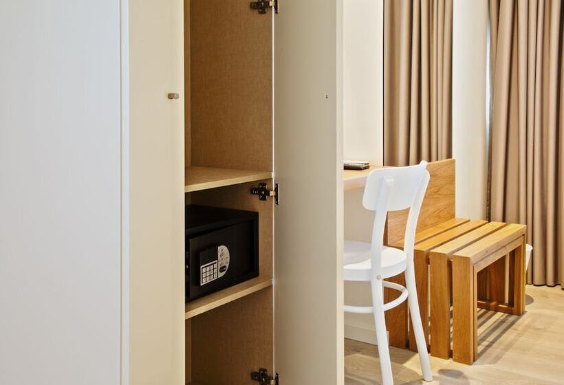 اتاق استاندارد سه نفره, Spot Family Suites