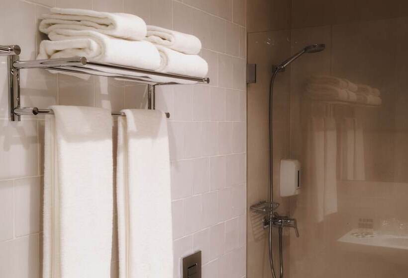 اتاق سوپریور, Spot Family Suites