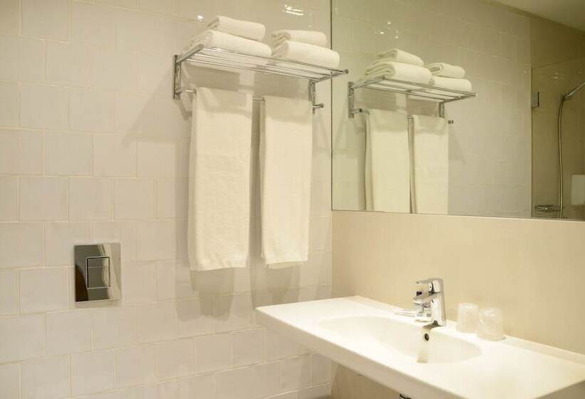 اتاق سوپریور, Spot Family Suites