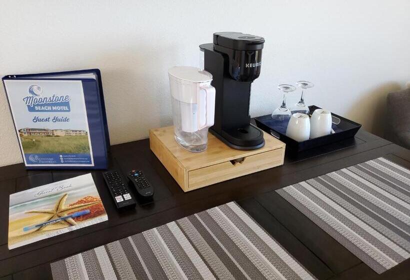 Студия Стандарт, Moonstone Beach Motel