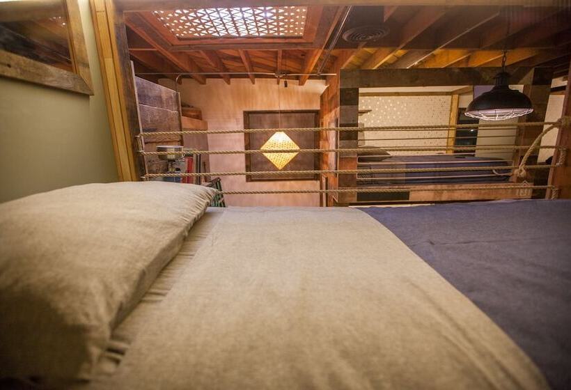 공동 객실, Podshare East Hollywood