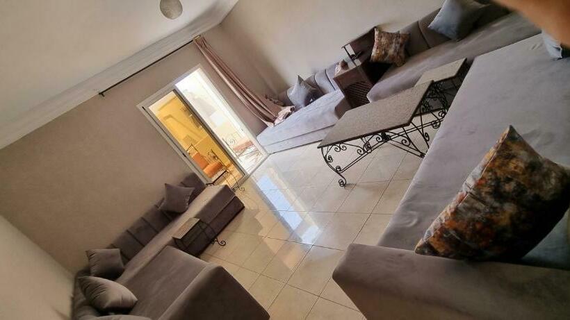 اتاق یک تخته با چشم‌انداز استخر, Beach Club La Perle