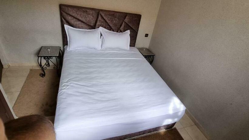 اتاق استاندارد با چشم‌انداز استخر, Beach Club La Perle
