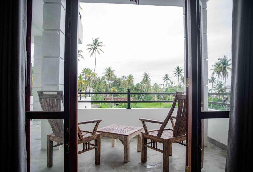 Номер Deluxe с Балконом, Hirigala Beach Resort