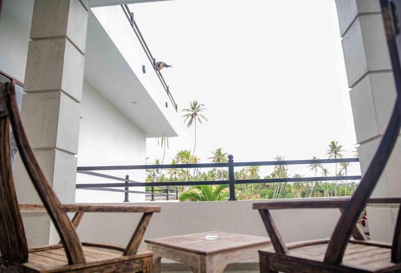 Номер Deluxe с Балконом, Hirigala Beach Resort