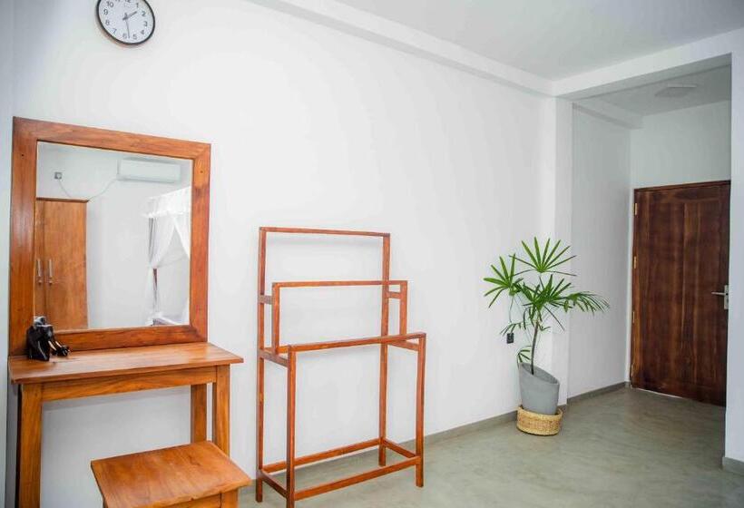 Номер Deluxe Вид на Море с Балконом, Hirigala Beach Resort