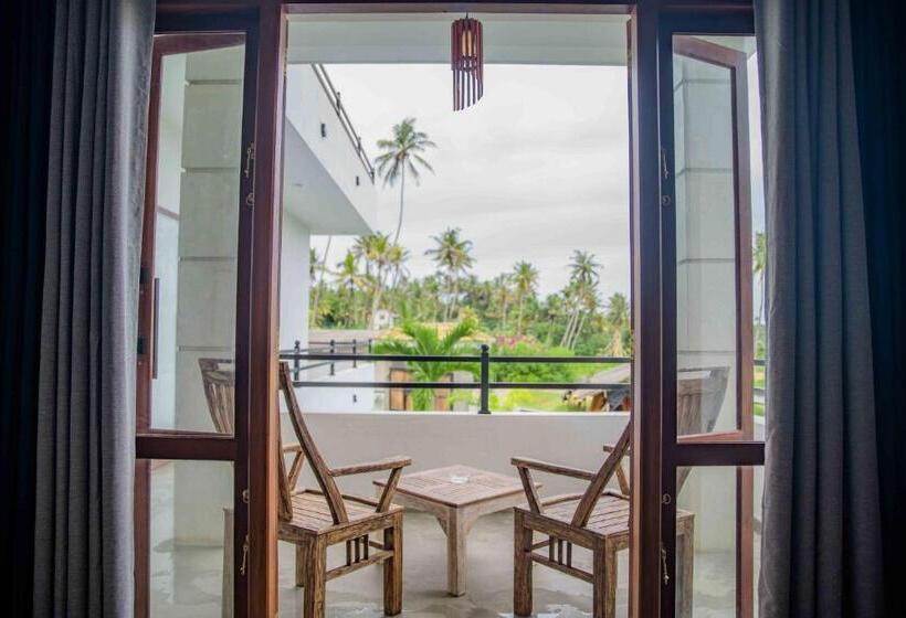 Номер Deluxe с Балконом, Hirigala Beach Resort