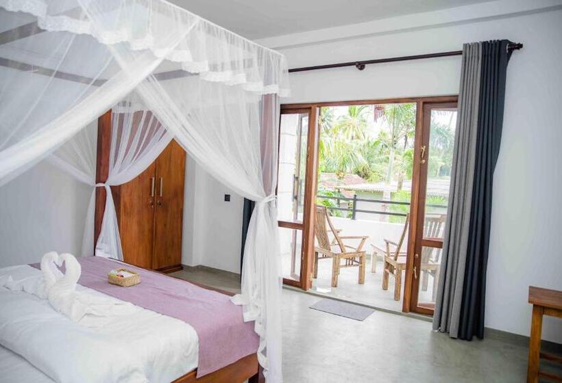 Номер Deluxe Вид на Море с Балконом, Hirigala Beach Resort