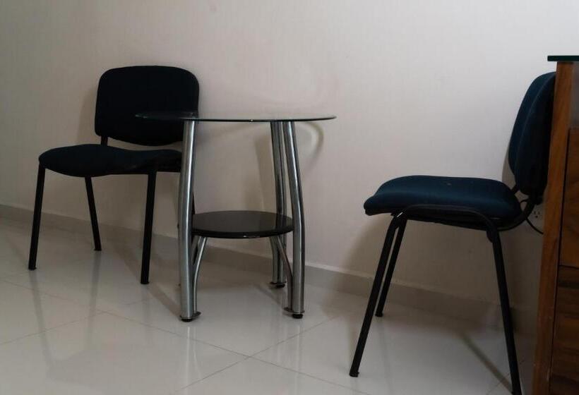 Quarto Estandar, Infinity Suites Double Room 201