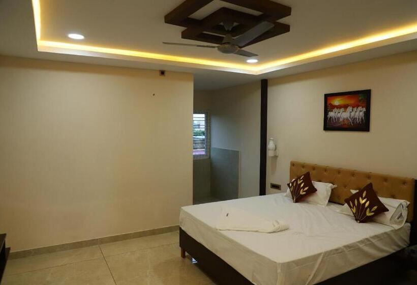 Номер Стандарт, Gokulam Grand