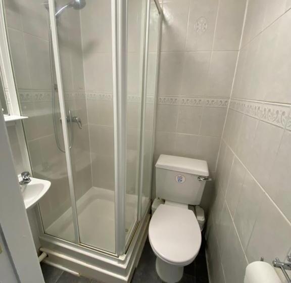 Economy Triple Room, The New Atlas