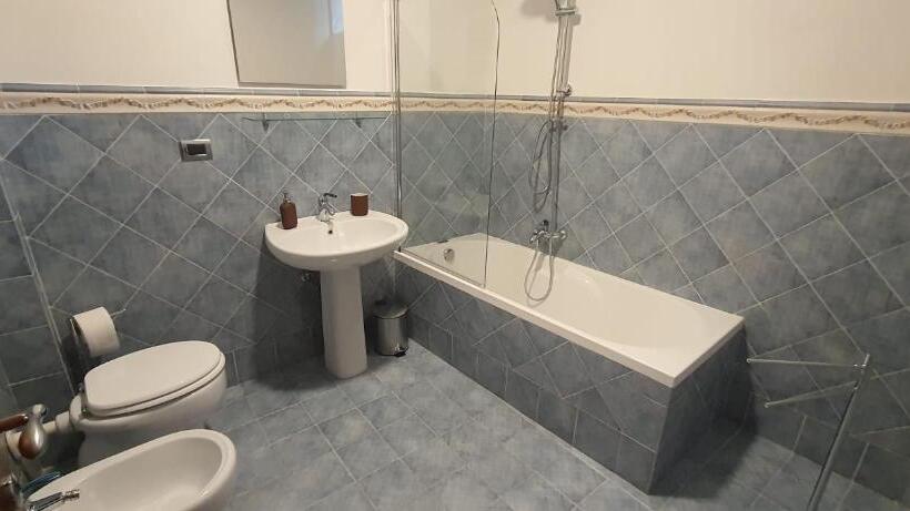 חדר סטנדרט, Iblahouse