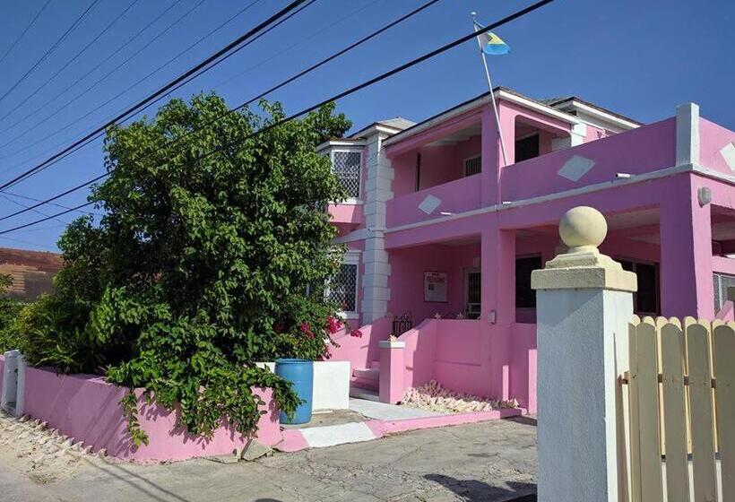 اتاق خانوادگی با چشم‌انداز باغ, Da Pink And White Palace