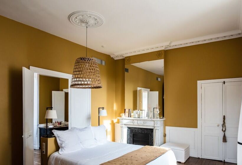 Полулюкс, Hôtel Restaurant De Bouilhac  Les Collectionneurs