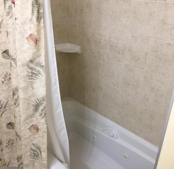 Номер Deluxe, Adventure The Bruce Inn   Recently Renovated With Outdoor Hot Tub