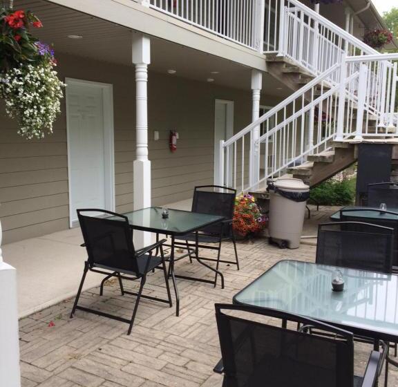 Номер Deluxe, Adventure The Bruce Inn   Recently Renovated With Outdoor Hot Tub