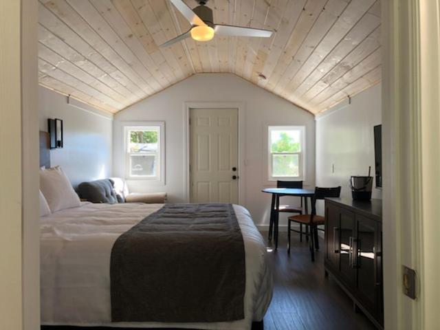 Хижина, Adventure The Bruce Inn   Recently Renovated With Outdoor Hot Tub