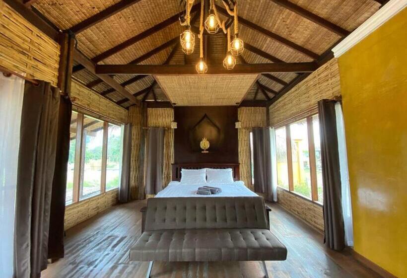 Номер Deluxe Кровать Кинг, Natu Hut Farm Stay & Cafe  Chiang Mai