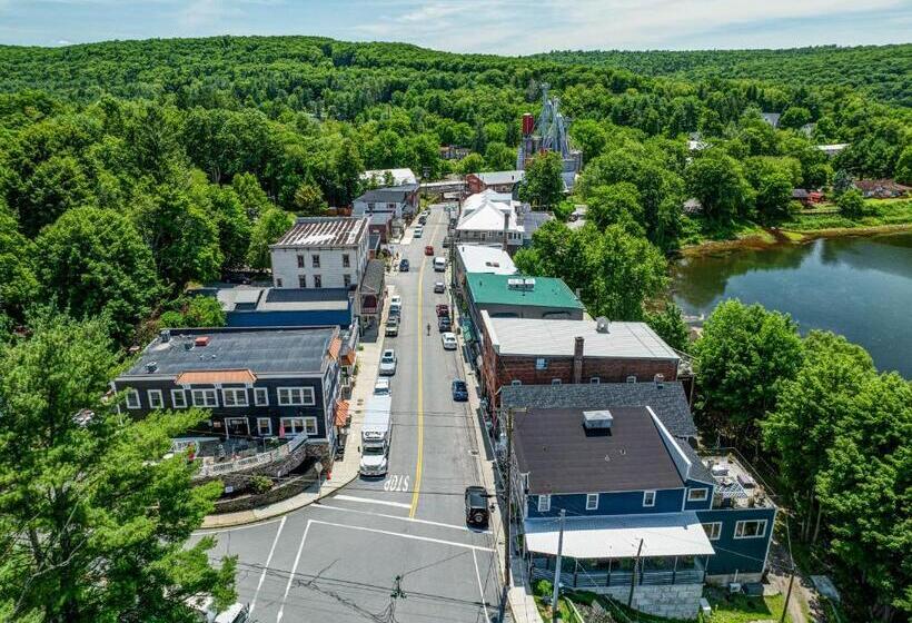 标准四人间共用浴室, The Narrowsburg Inn