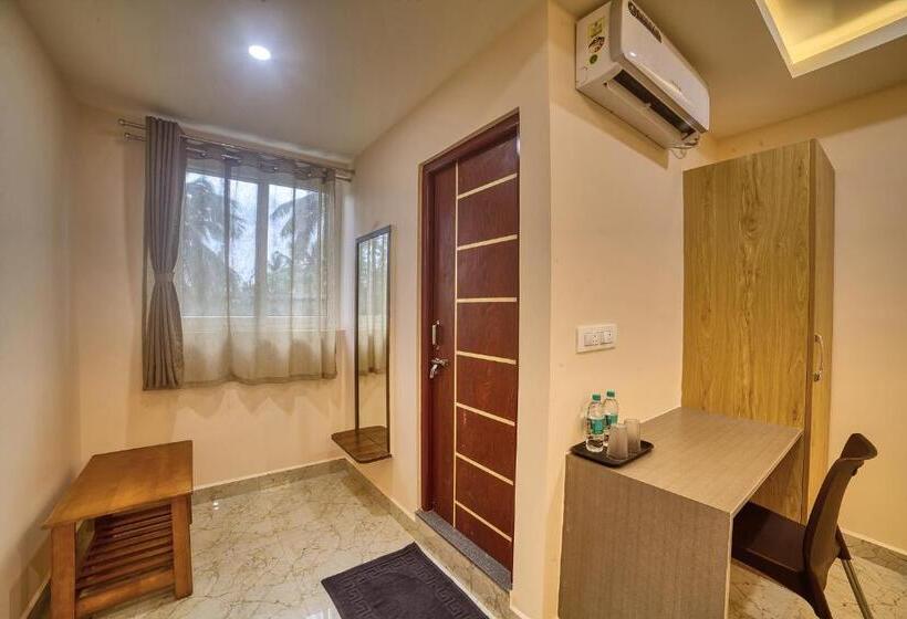 标准三人间, Stay On The Way Near Bangalore Airport