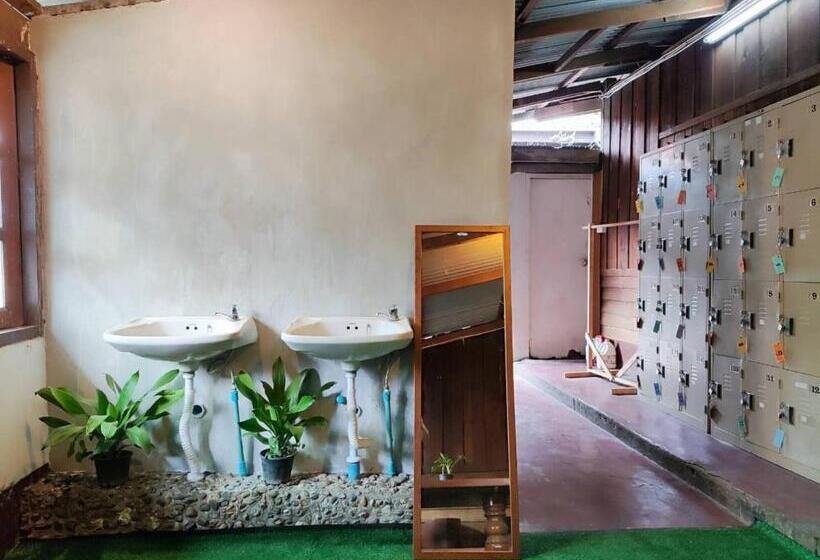 اتاق استاندارد با سرویس بهداشتی مشترک, Hug Pai Boutique Hostel