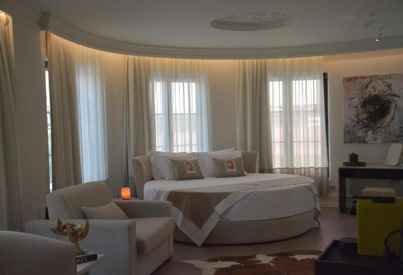 キングサイズベッドのデラックススイート, The Collector Hotel Boutique